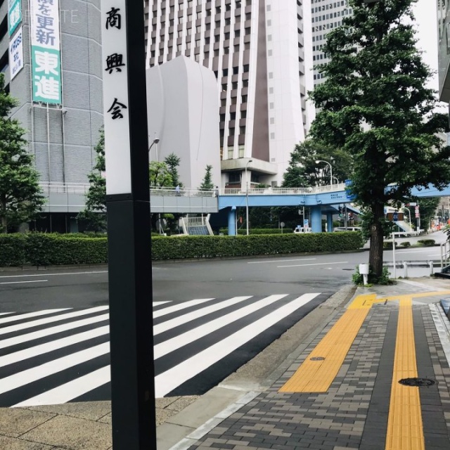 宝ビル ビル前面道路