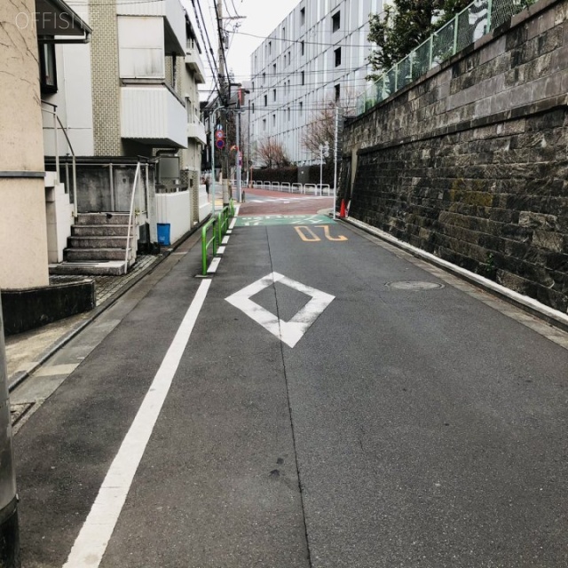 南麻布ビル ビル前面道路