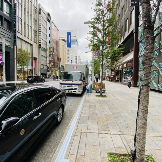 ティファニー銀座ビル ビル前面道路