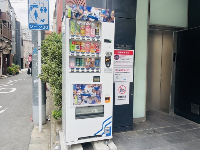 浅草駅北口ビル　自動販売機