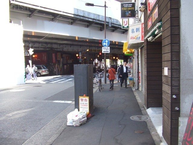 椿ビル ビル周辺道路