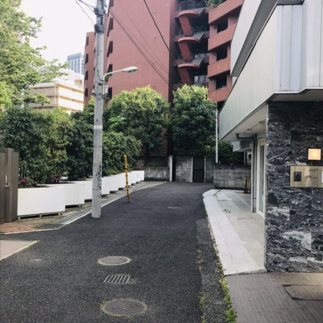 渋谷SRビル ビル前面往路