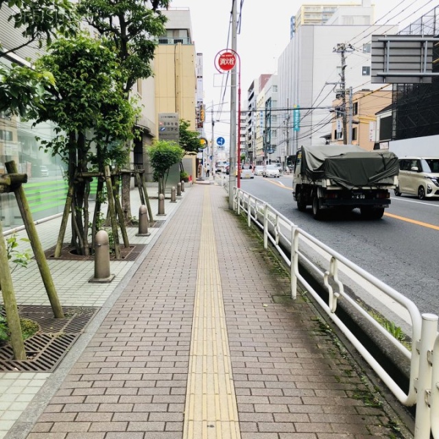 ニッセイ船橋ビル 前面歩道