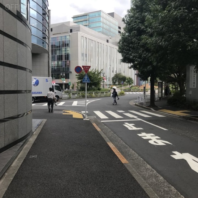 APPLE OHMI ビル前面道路