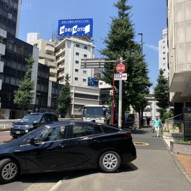 KN代官山 ビル前面道路