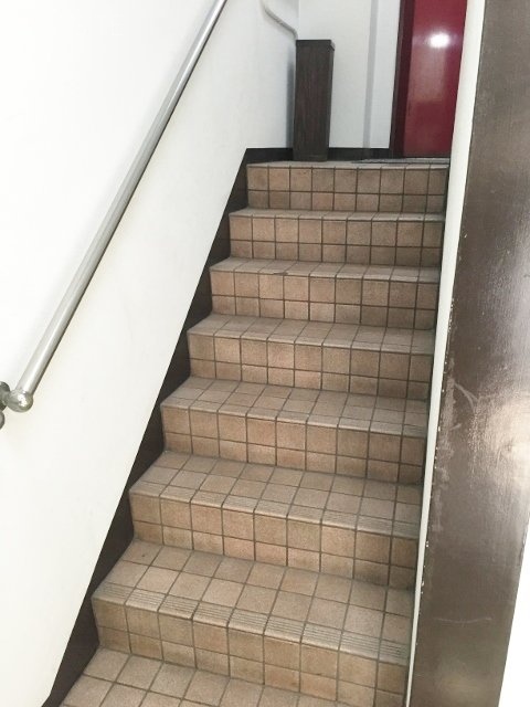 渡辺ビル 階段