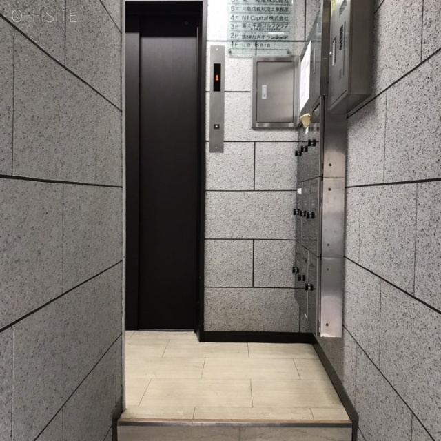 広徳ビル エントランス