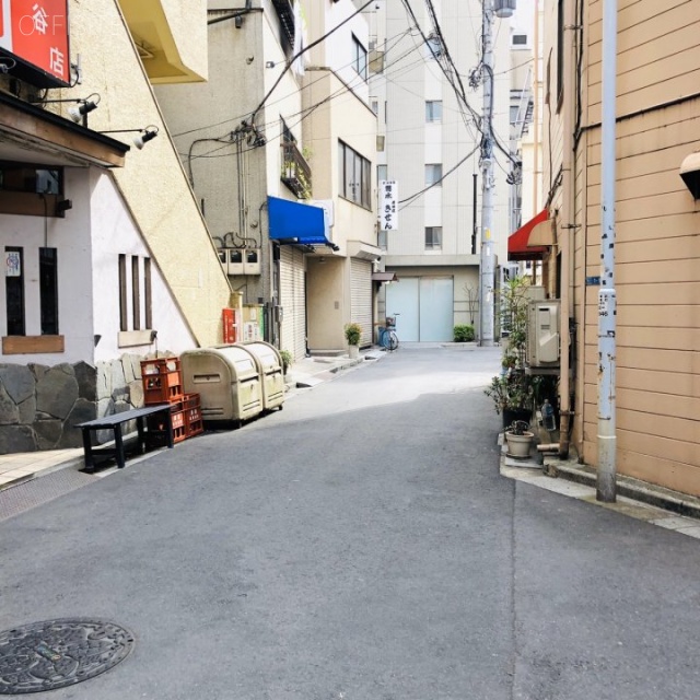 根岸1丁目貸店舗・事務所 ビル前面道路