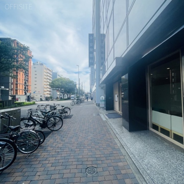 カジウラテックスビル 前面歩道