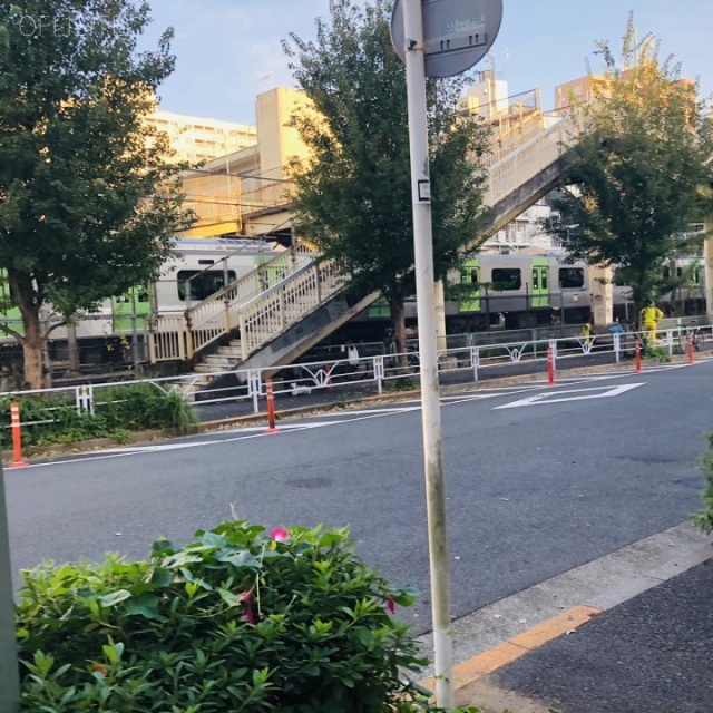 セゾン代官山 ビル前面道路