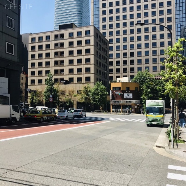 虎ノ門菅井ビル ビル前面道路