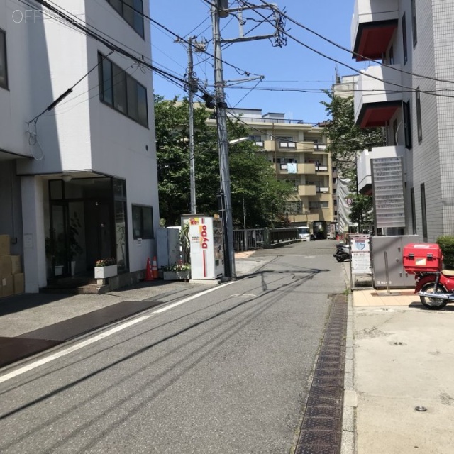 紺清ビル ビル前面道路