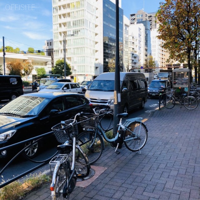 白川ビル ビル前面道路