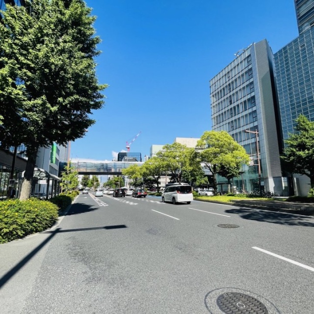 名駅前みどりビル　前面道路