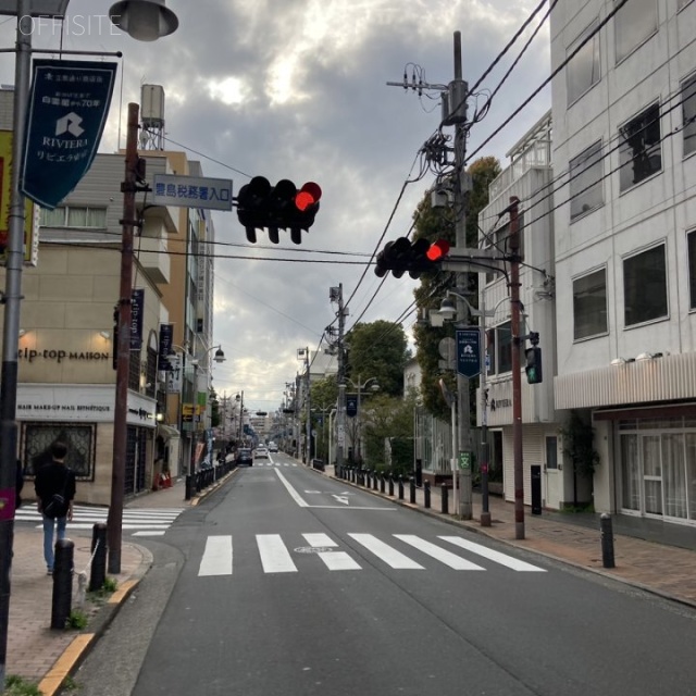 リビエラ池袋ビル ビル前面道路