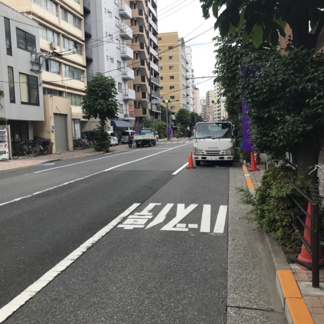 八幡コーポラス ビル前面道路