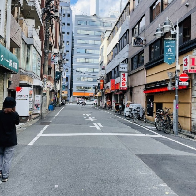 第2春谷ビル ビル前面道路