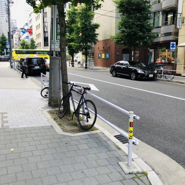新正堂第1ビル ビル前面道路