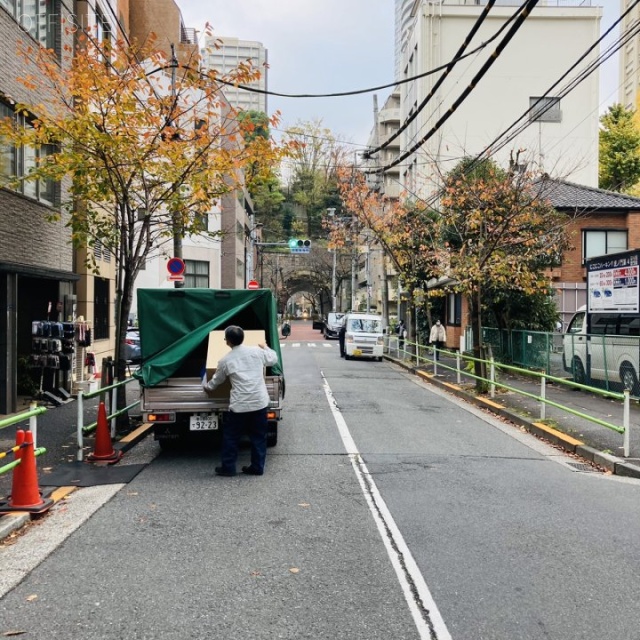 シュミット虎ノ門ビル ビル前面道路