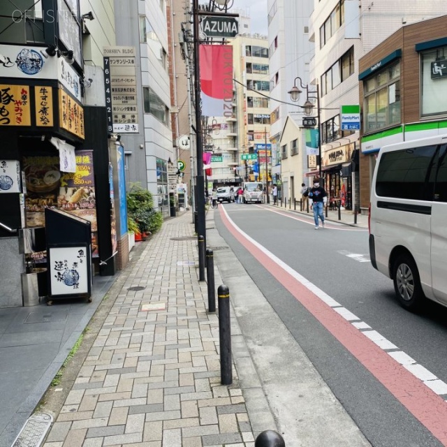 東伸ビル ビル前面道路