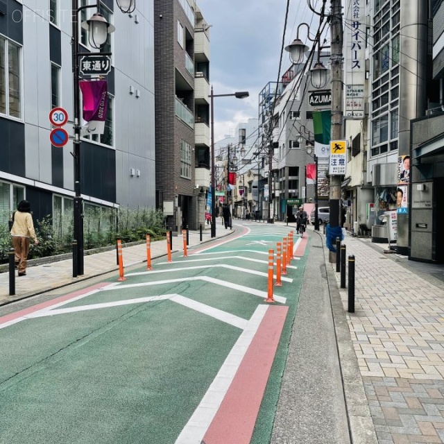 サンシャイン10 ビル前面道路