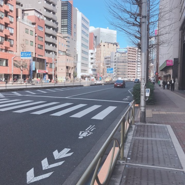 三田ハイツ ビル前面道路