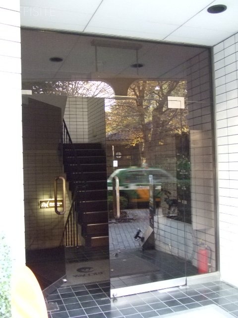 ワコー御苑ビル エントランス
