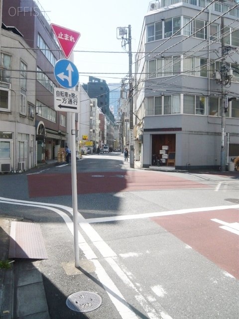 相葉ビル ビル前面道路