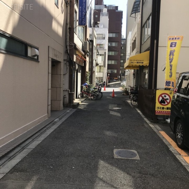 ハナブサビル ビル前面道路