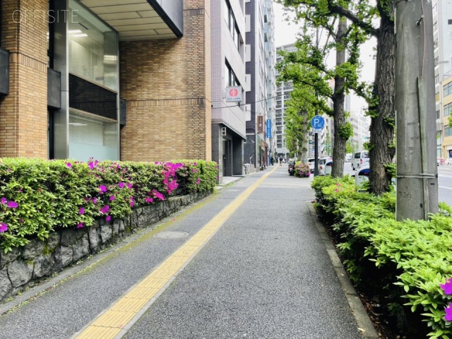 第2ディーアイシービル　前面歩道