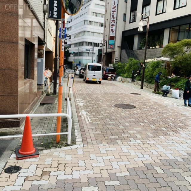第2オルガンビル ビル前面道路