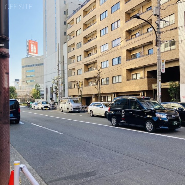 LunaRossa南青山 ビル前面道路