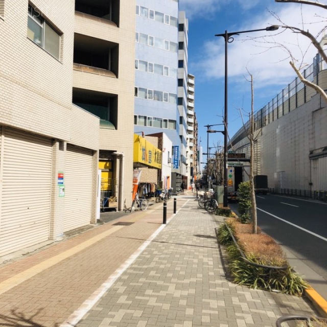 ヴィレッジ高松 ビル前面道路