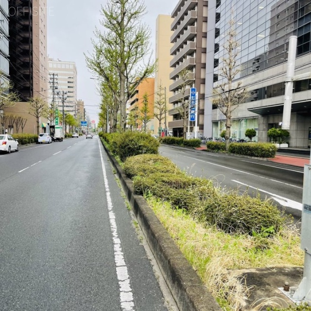 仙台東口ビル 前面の東八番町通り