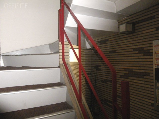伊勢屋ビル エントランス