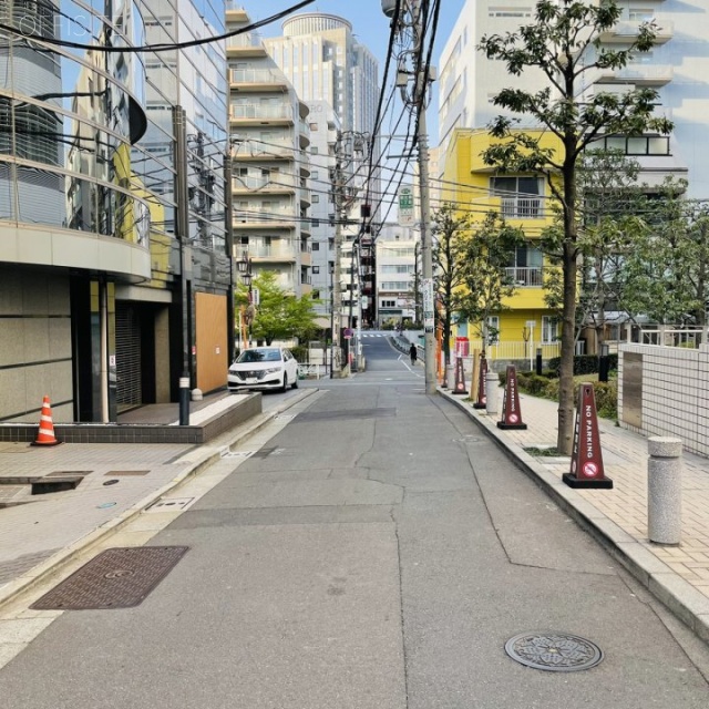 佐藤ビル ビル前面道路