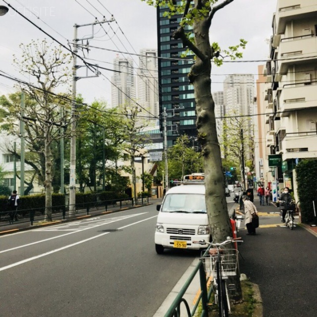 サンビューハイツ新宿 ビル前面道路