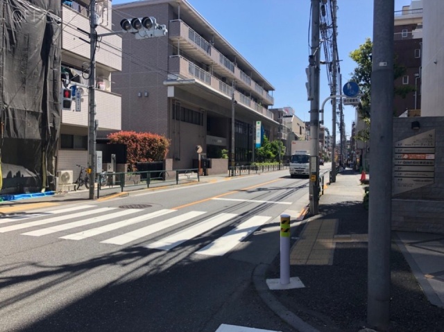 中野ラックスタービル ビル前面道路