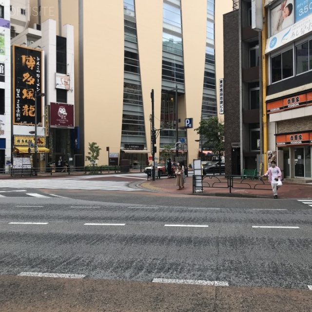 THE KINDAI 8 SHINJUKU　ビル前面道路