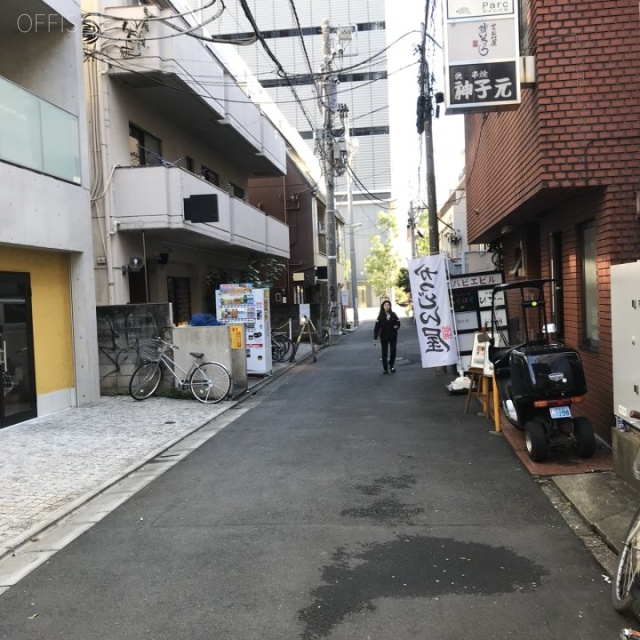 サロン渋谷 ビル前面道路