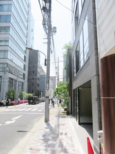 西新橋福徳ビル ビル前面道路