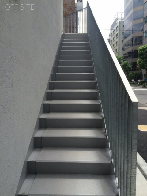 荒川ビル エントランス