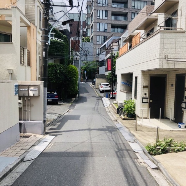 赤坂丹後町ビル ビル前面道路