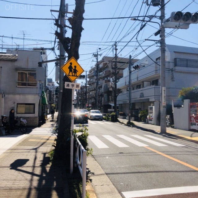 アビターレ中目黒 ビル前面道路