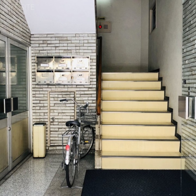 近江屋ビル エントランス