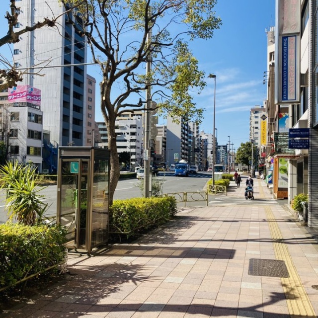 日伸ビル ビル前面道路