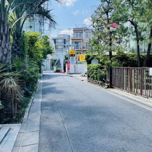 Jinguumae546 ビル前面道路