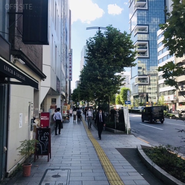 神保町渡東ビル ビル前面道路