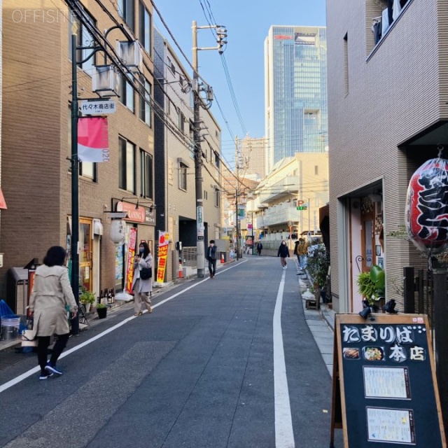 代々木PIビル ビル前面道路
