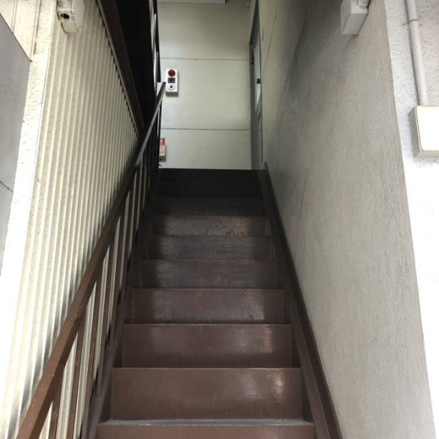 朝日ビル別館　階段